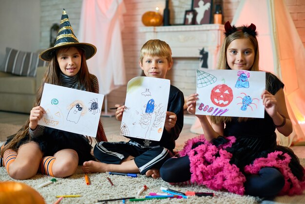 Lustige Halloween-Bilder von Kindern