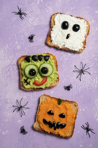 Lustige Halloween-Monster-Toasts