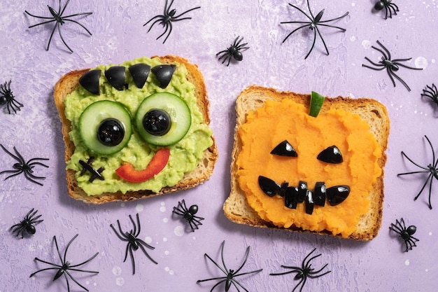 Lustige Halloween-Monster-Toasts