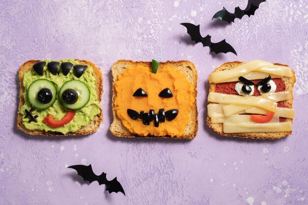 Lustige Halloween-Monster-Toasts