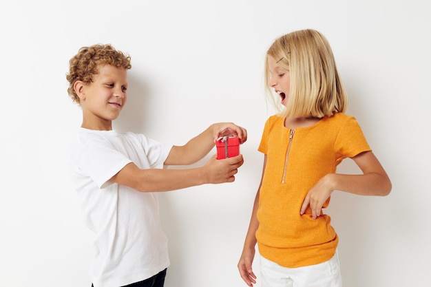 Lustige Kinder Geschenk Urlaub Freundschaft hellen Hintergrund