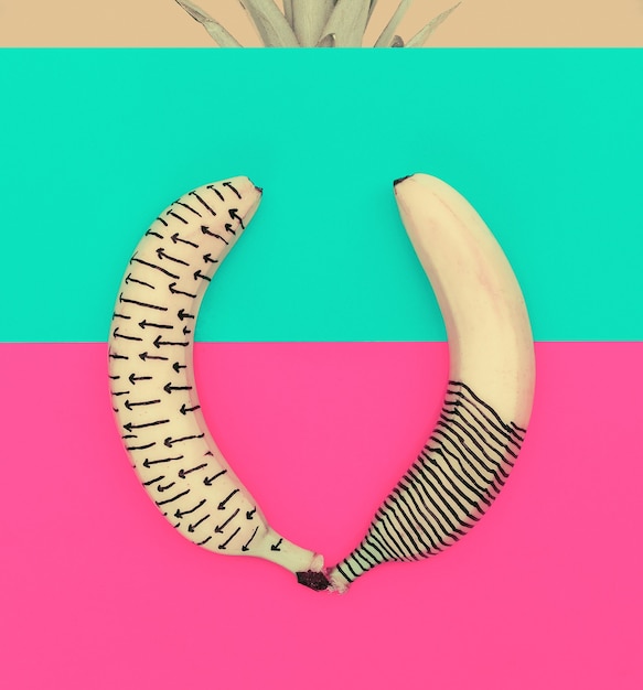 Foto lustiges bananen-tropenset. modestil des minimalismus