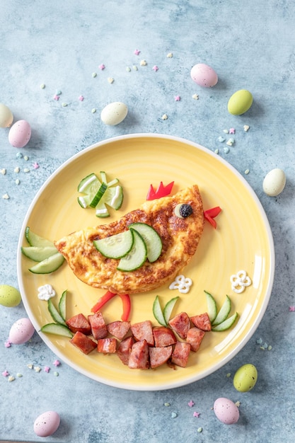 Lustiges Kükenei-Omelett mit Schinkengemüse zum Kinderfrühstück