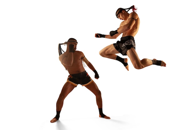 Lutadores de boxe tailandês de muay thai