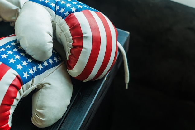 Foto luvas de boxe com bandeira dos eua