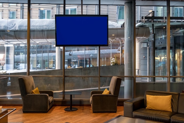 Luxo interior transparente de sala de estar ou lobby com mesa de sofá de couro e televisão