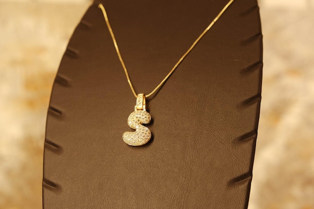 luxuriöse Gold- und Diamantenschmuck