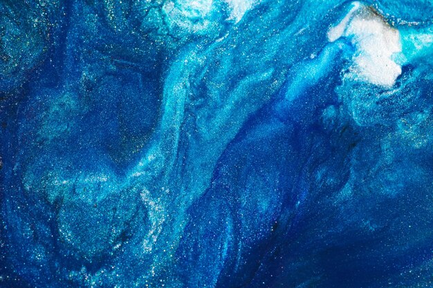 Luxuriöser abstrakter Hintergrund flüssige Kunst Blaue Alkoholtinte mit goldenen Farbstreifen Wasseroberfläche Marmorstruktur