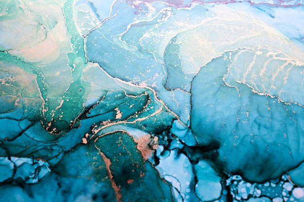 Luxuriöser abstrakter Hintergrund in Alkoholtintentechnik, indigoblaue Goldflüssigkeitsmalerei, verstreute Acrylkleckse und wirbelnde Flecken, bedruckte Materialien