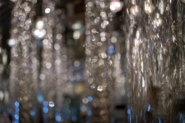 Luxuriöser silbergrauer Glitzer mit Regenbogenspektrum für Hintergrund und Tapete.