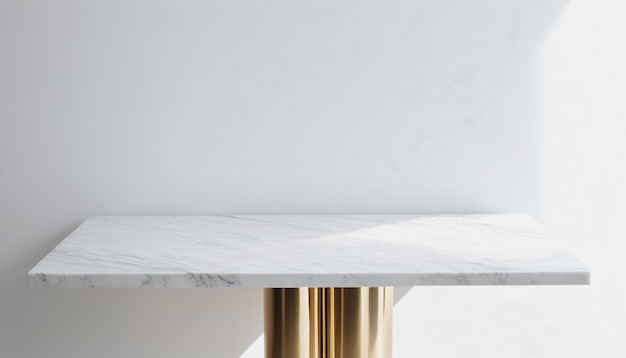 Luxuriöser weißer Marmortisch im modernen Interieur