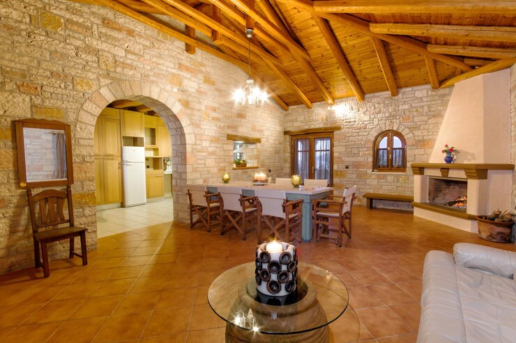 luxuriöses Wohnzimmer einer Villa im traditionellen Stil
