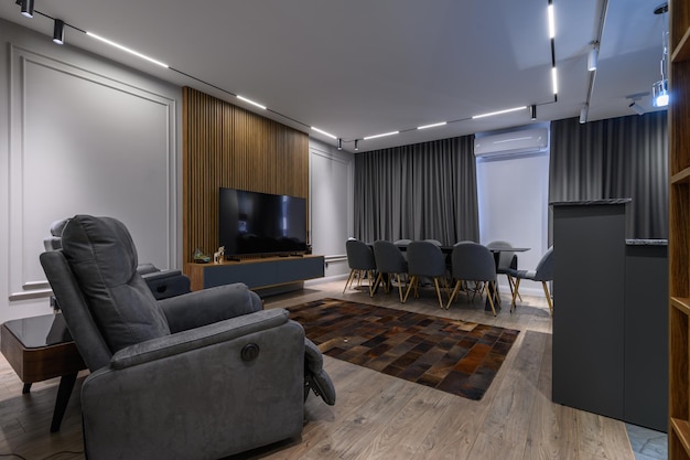 Luxuriöses Wohnzimmer und Küche im Studio-Apartment