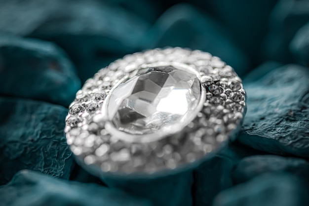 Luxus-Diamant-Ohrringe, Nahaufnahme, Schmuck- und Modemarke
