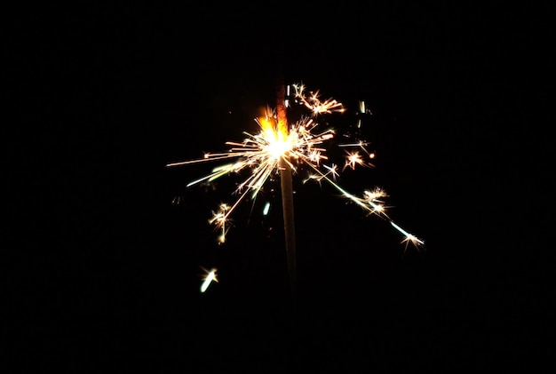 Luxus-Feuerwerk entfacht funky Springbrunnen-Kerzenkarneval
