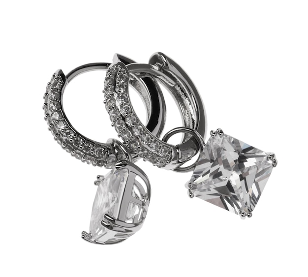 Luxus-Ohrringe auf weißem Hintergrund Eleganter Schmuck