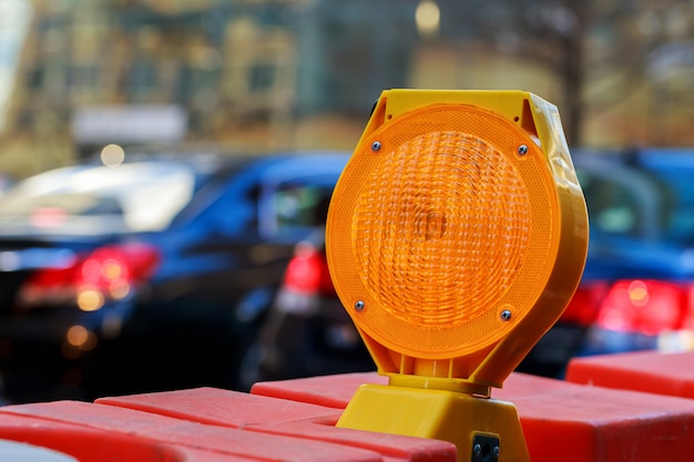 Foto luz de advertencia amarilla