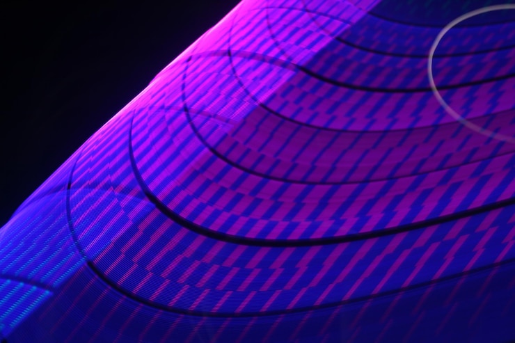 Foto luz de una banda de frecuencia específica que pueda transmitir con precisión información y comandos
