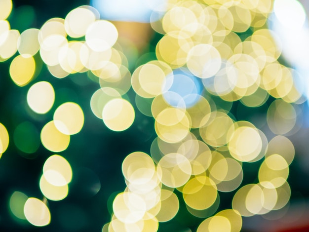 Foto la luz bokeh abstracta de la noche en el árbol de navidad