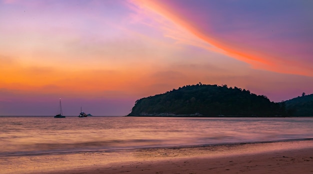 Foto luz da noite no mar