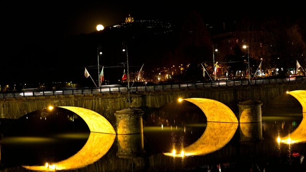 Foto luz da rua iluminada à noite