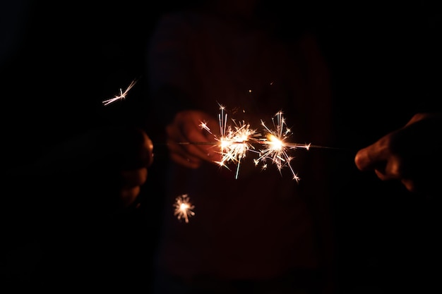 Luz de chuveirinho closeup com fundo escuroxA