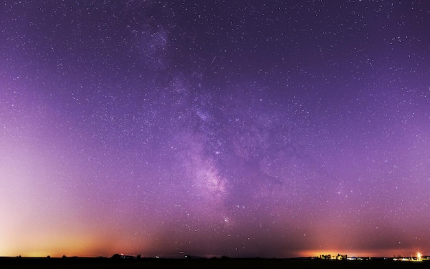 Foto luz do espaço do céu da cidade