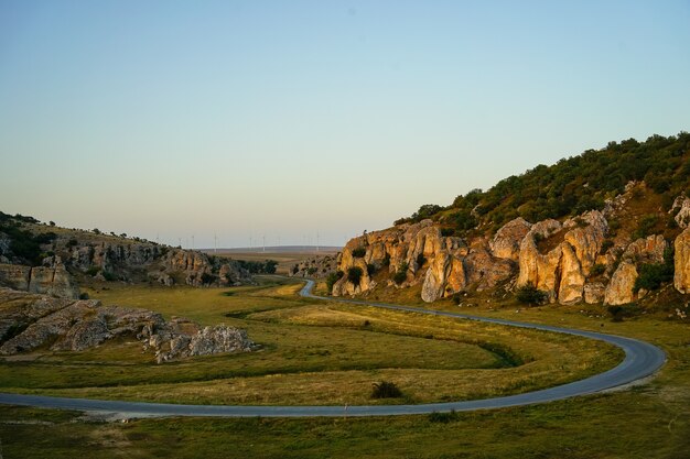 Foto luz do pôr do sol na paisagem campestre