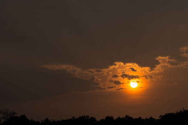 Luz de fondo, sol y cielo