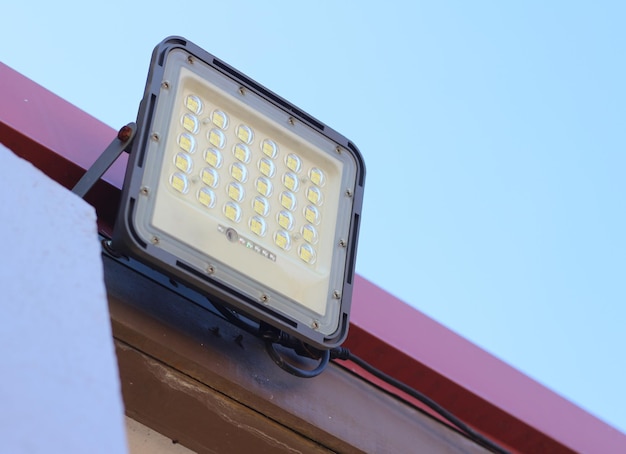 luz led exterior en un edificio