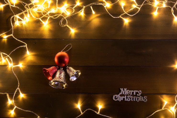 Foto luz resplandeciente en bellas luces navideñas y decoraciones