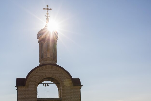 Luz del sol a través de la cúpula de la iglesia.