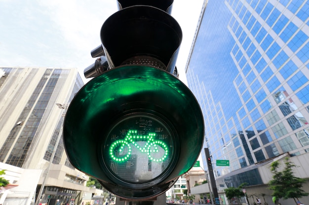 Luz verde para bicicleta.