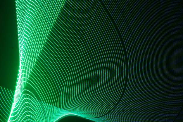 La luz viaja a una velocidad constante entregando mensajes e instrucciones precisas.