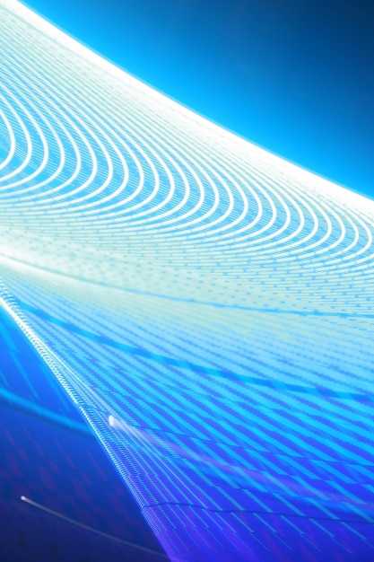 La luz viaja a una velocidad constante entregando mensajes e instrucciones precisas.