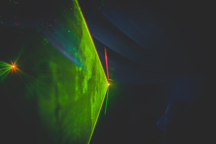 Foto luzes laser numa boate.
