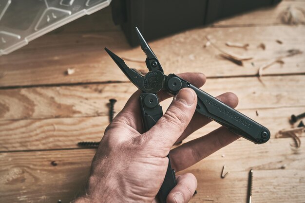 LV UKIVRAINE 21 de dezembro de 2023 Multitool Leatherman Wave Plus preto