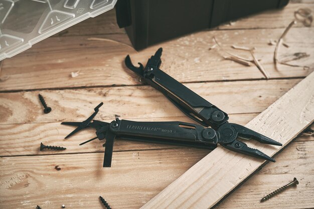 LV UKIVRAINE 21 de diciembre de 2023 Multitool Leatherman Wave Plus negro