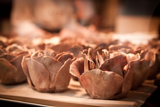 Lviv (Lvov) Taller de chocolate y cafetería. Rosas hechas de chocolate a la venta en chocolatería