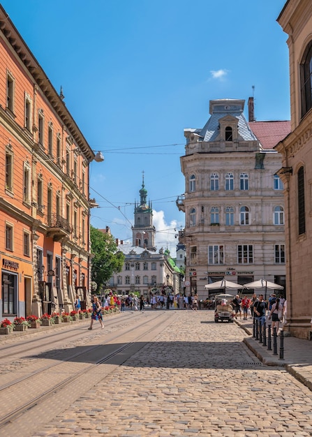 Lviv, Ucrania 07.07.2021. Plaza de la Catedral en el casco antiguo de Lviv, Ucrania, en un día soleado de verano