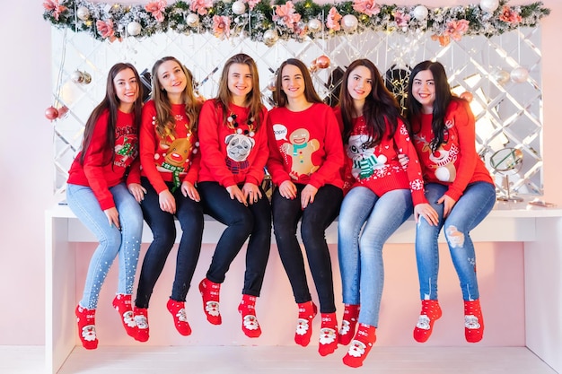 Lviv Ucrania 12 de diciembre de 2018 hermosas chicas en punto s