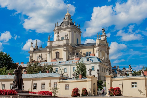 Lviv Ucrania 18 de agosto de 2019 La Catedral de San Jorge es una catedral barrocococo ubicada en la ciudad de Lviv, la capital histórica del oeste de Ucrania