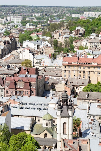 LVOV UKRAINE 3. MAI 2015 Blick auf die Stadt im Frühlingstag