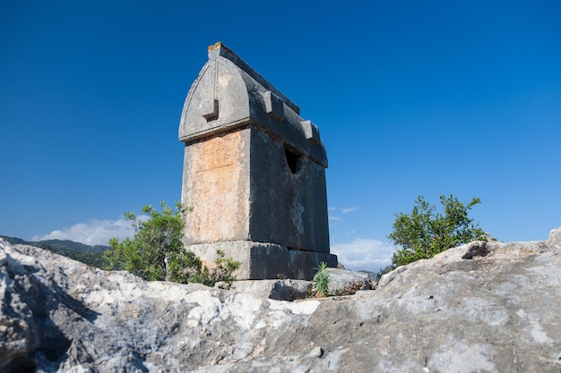 Lykische Gräber in Kalekoy Simena, die auf einer lykischen Fernwanderroute liegen, die durch Simena Türkei führt