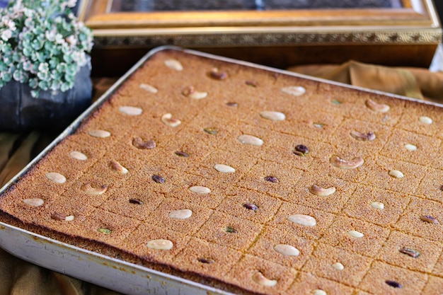 maamoul arabische Süßigkeiten basbousa englischer Kuchen qatayef