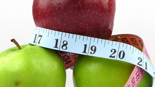 Maçã de fruta saudável e medição