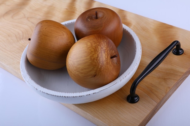 maçã feita de madeira decorativa bonita como elemento decorativo para design de interiores