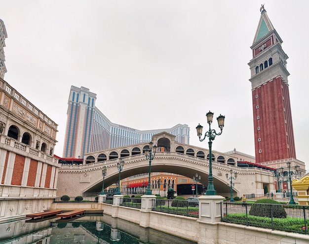 Macao, China - 8. März 2016: Macau Casino und Hotel, Luxusresort in Macao, China. Menschen im Hintergrund