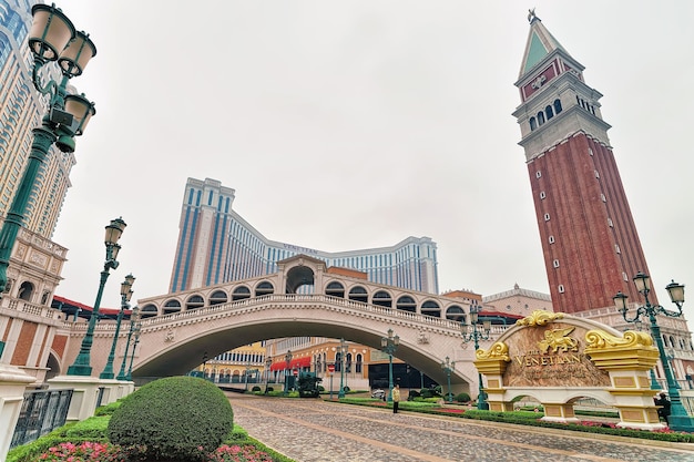 Macao, China - 8. März 2016: Venezianisches Macau-Kasino und Hotel, Luxusresort in Macau von China. Menschen im Hintergrund