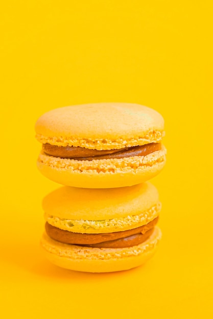 Macaron colorido de amêndoa doce ou sobremesa de macaroon